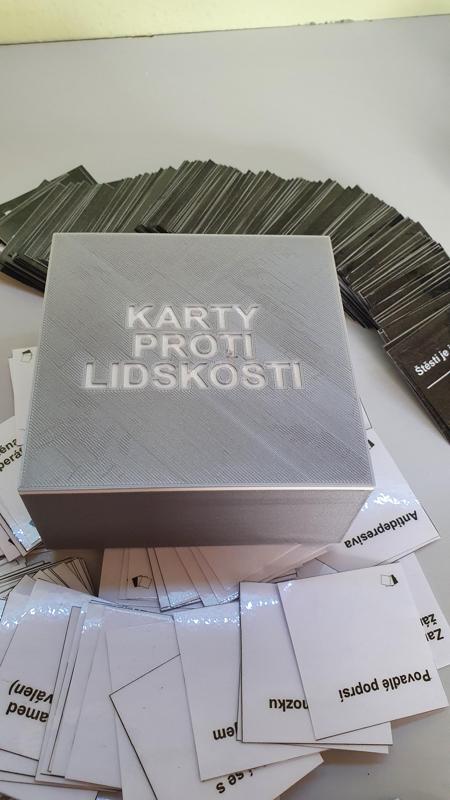 Box na Karty proti lidskosti