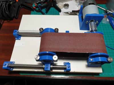 Grinder with sand belt
