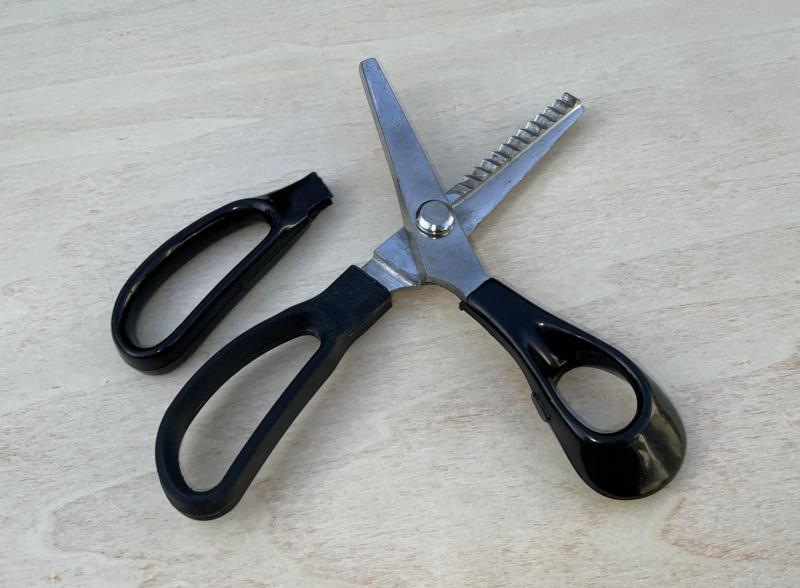 Replacement handle for fabric scissors