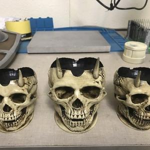 Cenicero calavera vampiro