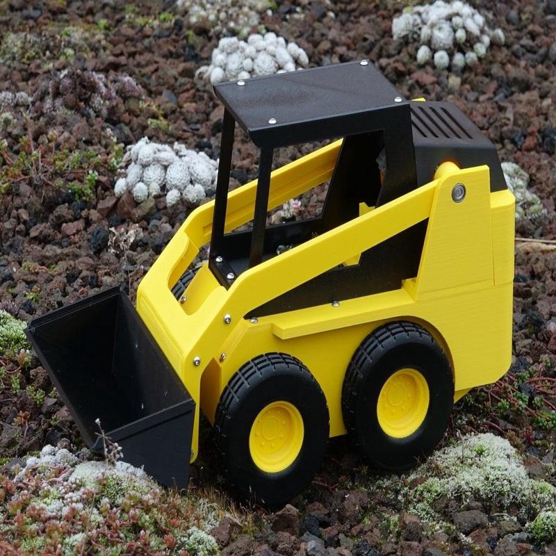 RC Skid loader (1:10 scale)