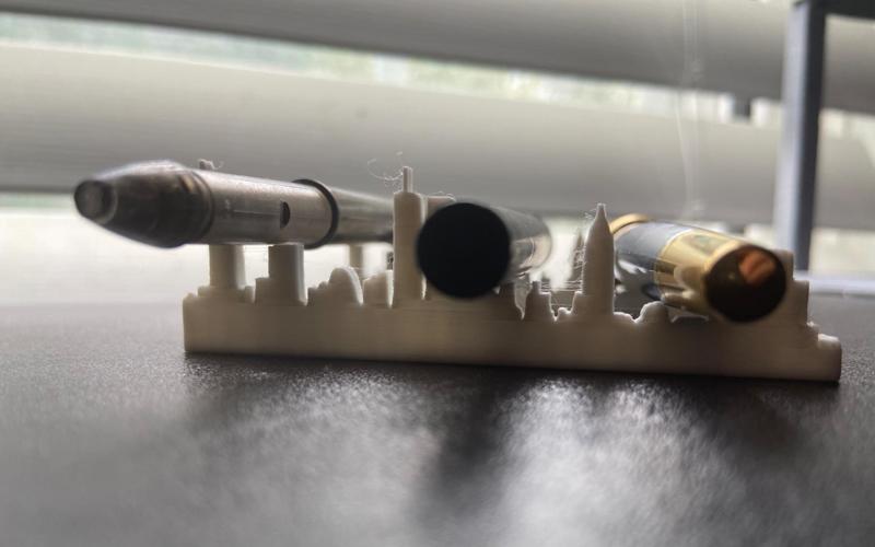 New York Skyline Pen stand