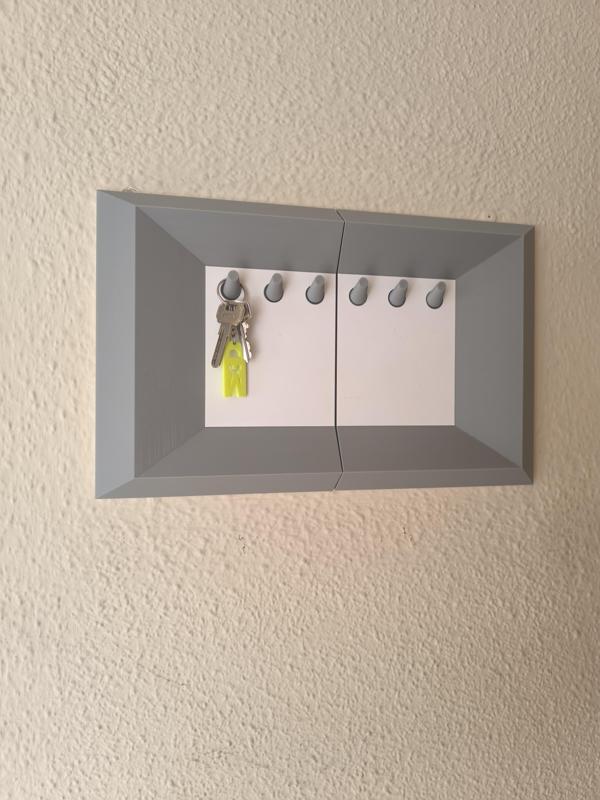 KEY HANGER WITH SECRET DOOR