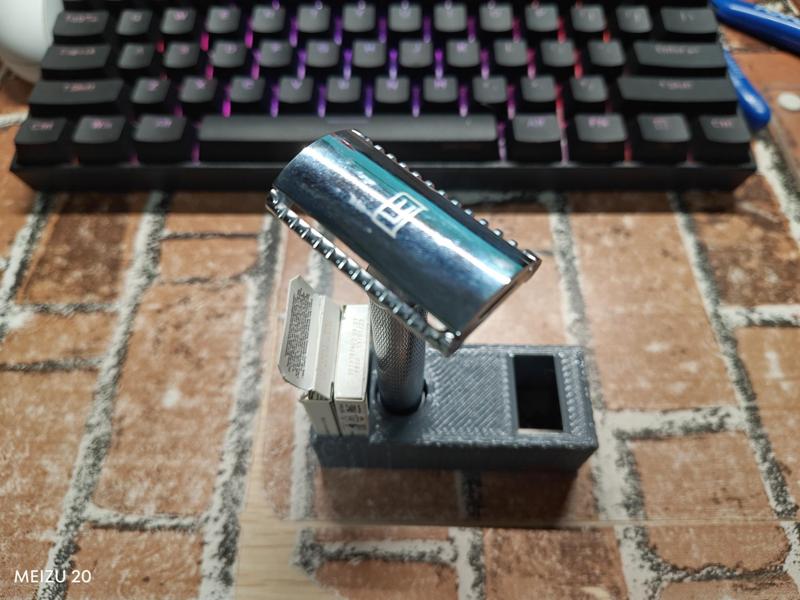 Double-sided Razor Stand with Used Blade Container