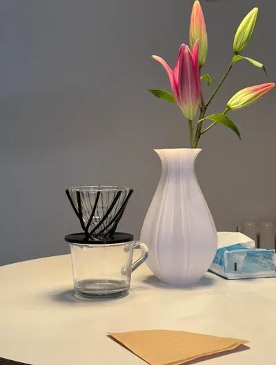 Modern minimalist coffee dripper