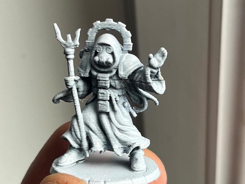 miniature war hammer trident