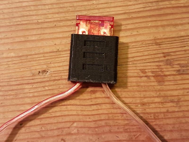 Quick printable 12V car fuse holder -- Schnell druckbarer 12V Kfz Sicherungshalter