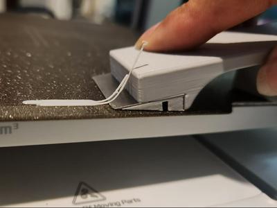 Rest assured, this scraper won't damage your build plate. Its scientifically designed angle makes removing prints effortless.