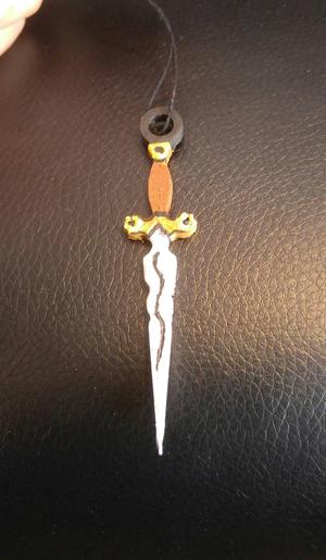 petit couteau pendentif