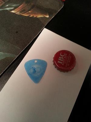 Guitar Pick With Finger Grip