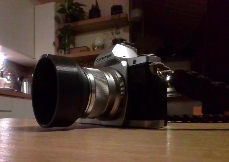 Olympus 45mm f1.8 lens hood