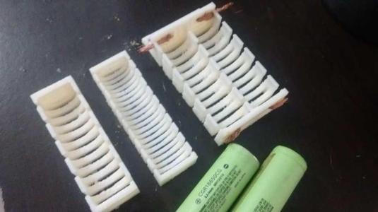 Li-ion battery holder