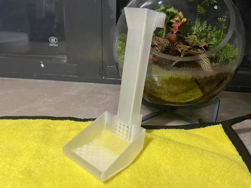 Fish tank feeder