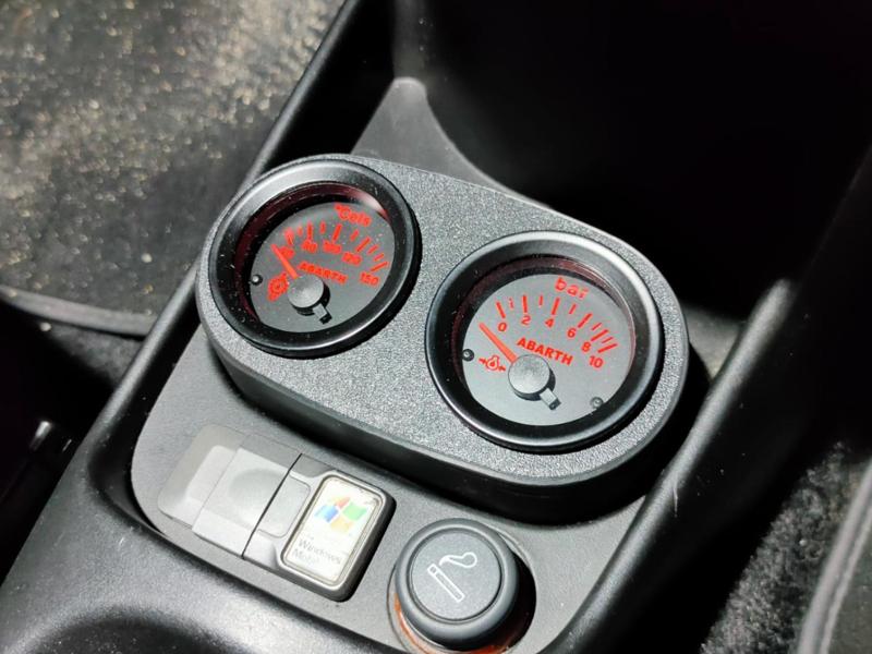 500 Abarth pressure gauge support