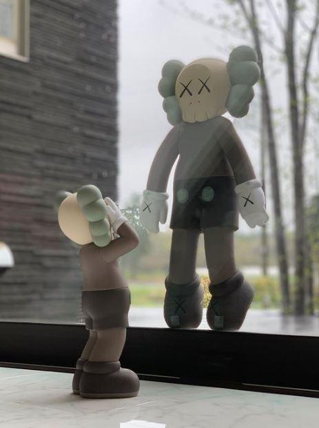 Kaws Companion x Holiday UK Bundle Art Toy