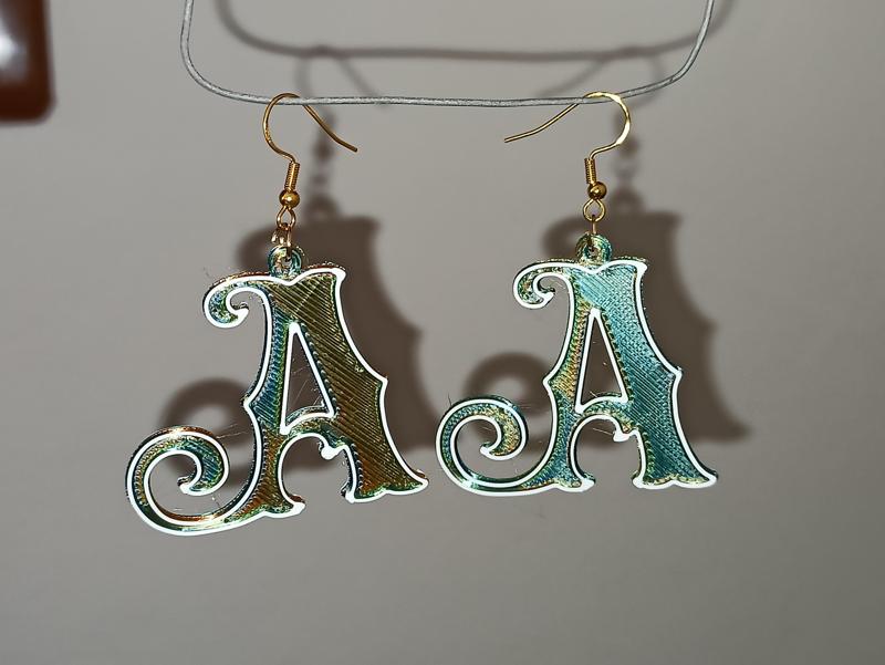 A letter earrings keychian