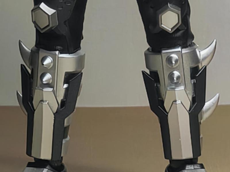 Black Rhinoceros Armor Lower Leg Plates (Left and Right)