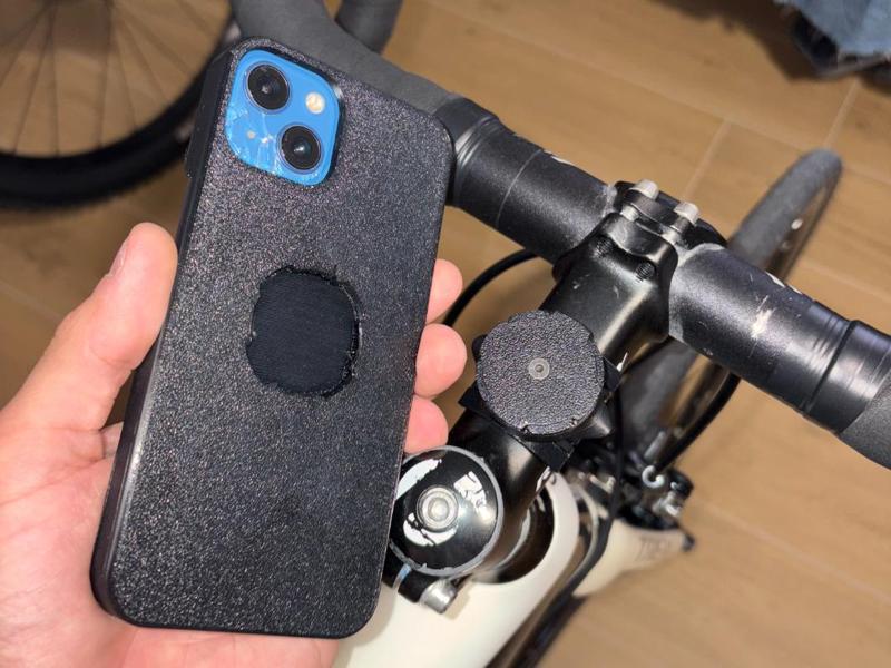 Cover iPhone 13 con supporto Quadlock