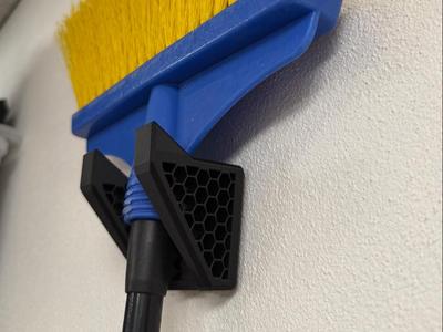 HexaGrip – Wall-Mounted Broom Holder