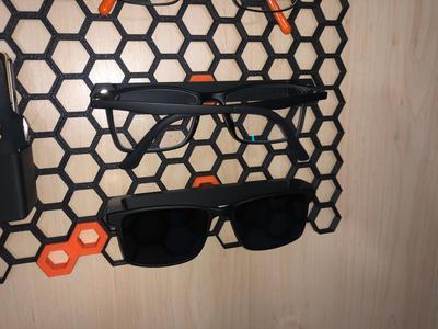 Parametric magnetic glasses holder honeycomb wall