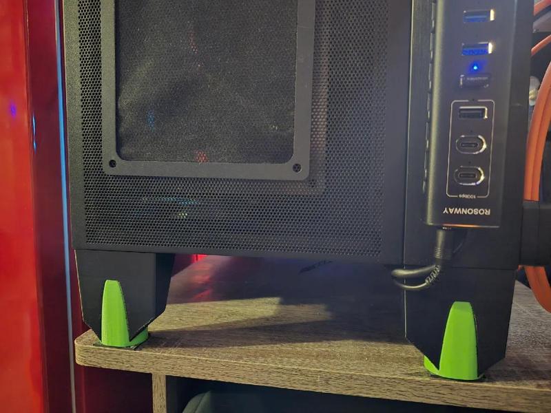 Lian Li 011 Air Mini feet   