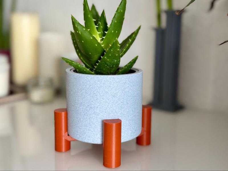 Flower pot with wooden legs/holder