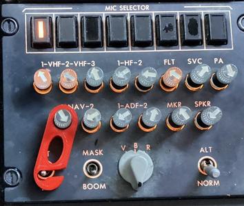 Boeing 737 intercom lock