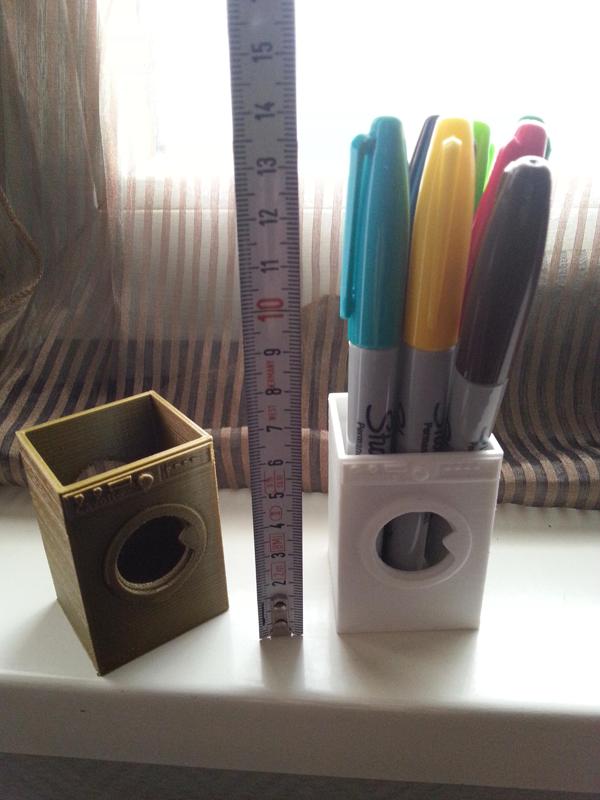 pen pot or pencil washing machine style , Pot a crayon ou a stylo style machine a laver