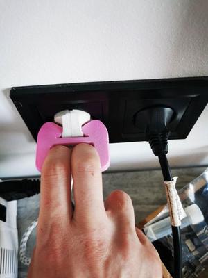 EU Socket plug handle for removal