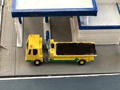 Towing truck 1b with crane (z-scale)