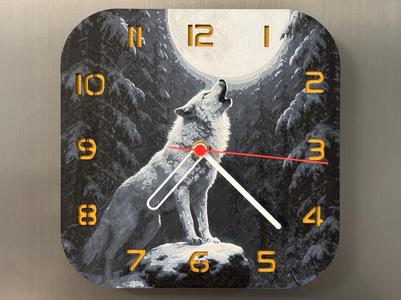 wall / desk clock Wolf howling at the moon