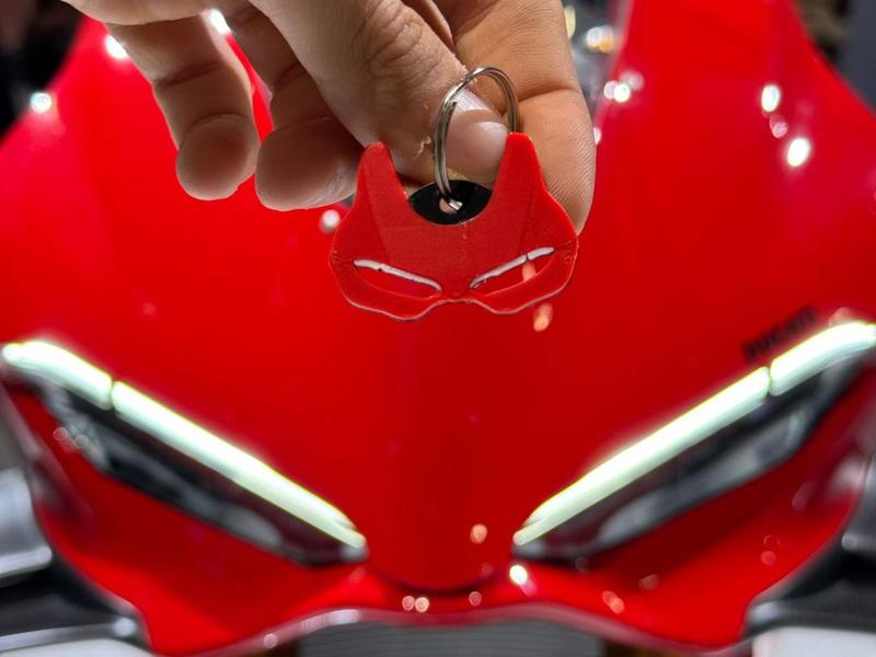 HEADLIGHT KEYRINGS Panigale V4 2025