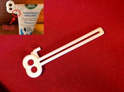 Tube squeeze screw/key PLUS SMALL (anti-unrolling) - Vite spremi-tubetto PICCOLO (anti-srotolamento)