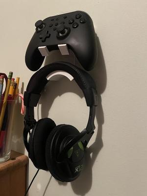 Xbox 1 Controller & Headphone Wall Mount