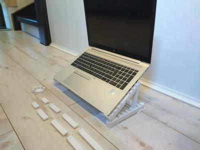universal laptop stand with variable heigt   