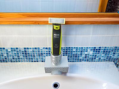 Philips OneBlade Stand with Storage   