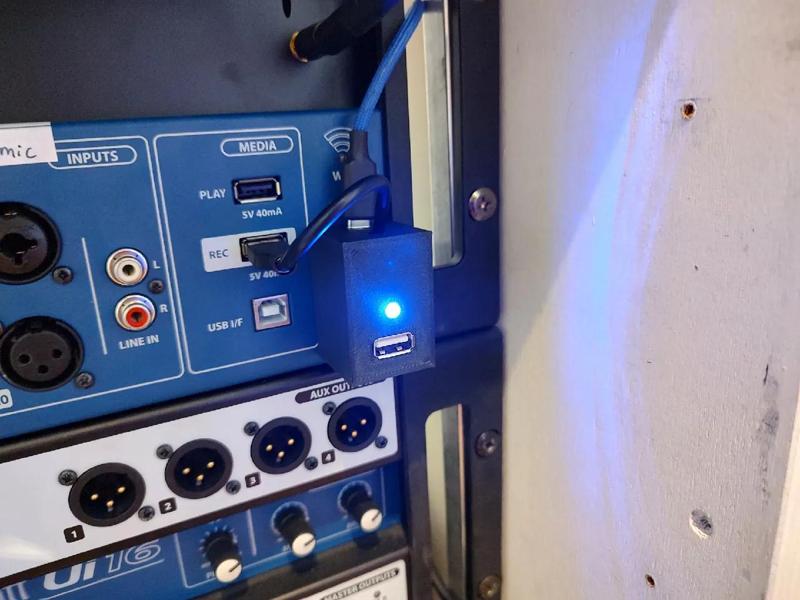 Ultra compact USB power injector   