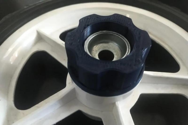 Toy car Motor connector to big wheel   