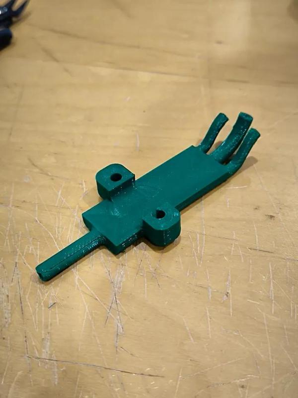 Motorcycle chain oiler   