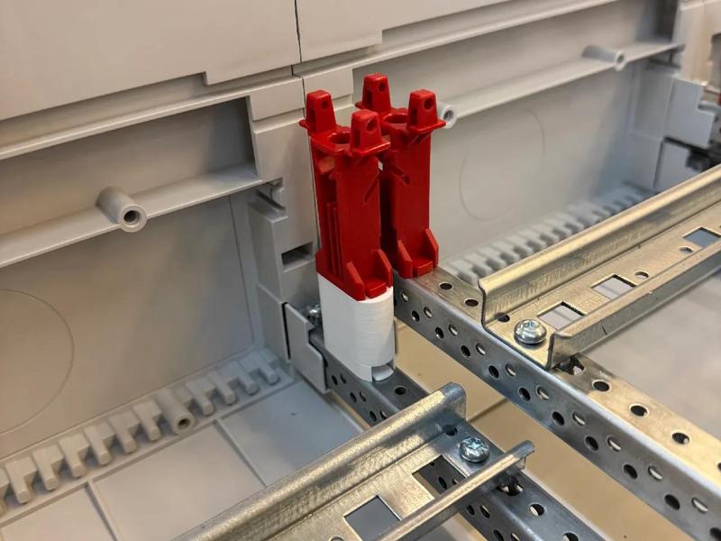 ABB Striebel & John Füllstück Abdeckungshalter   