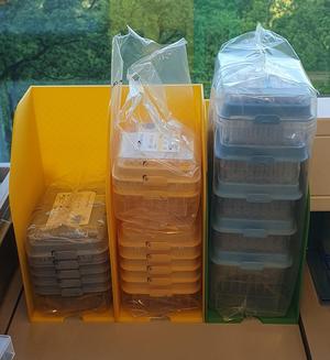 Pipette tips box attachment