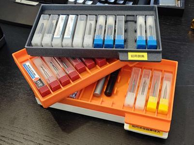 Stackable end mill tray