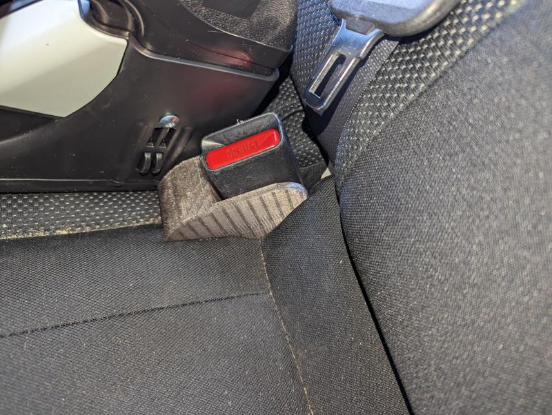 Seat belt buckle holder Subaru