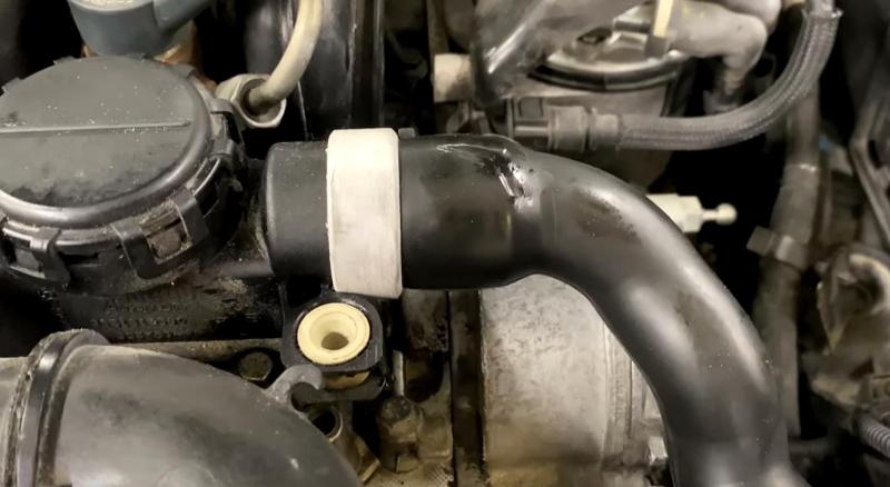 Crank case ventilation plastic Volvo C30