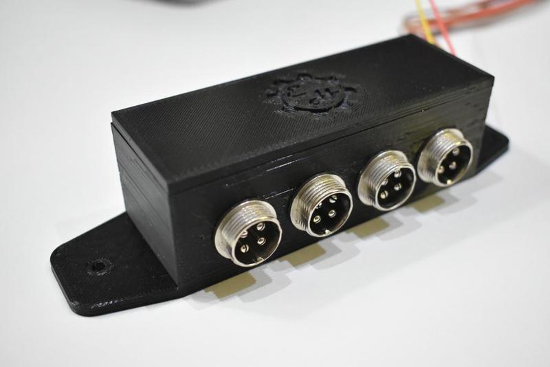GX-16 Enclosure for 4 plugs with snap on lid (no screw needed)