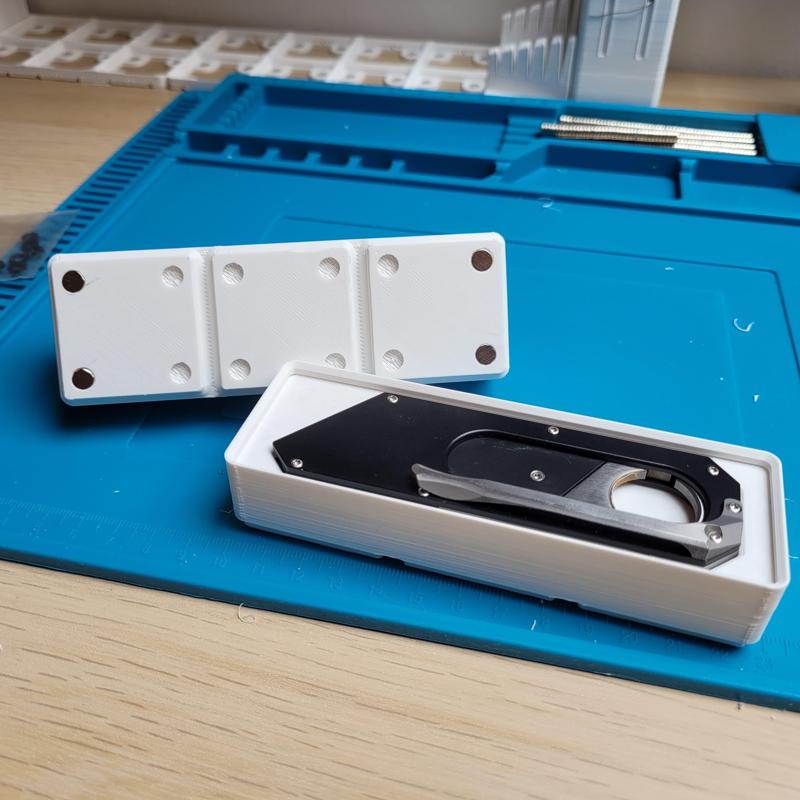 Gridfinity Maker Knife Tray Remix to fit 6x2mm Magnets