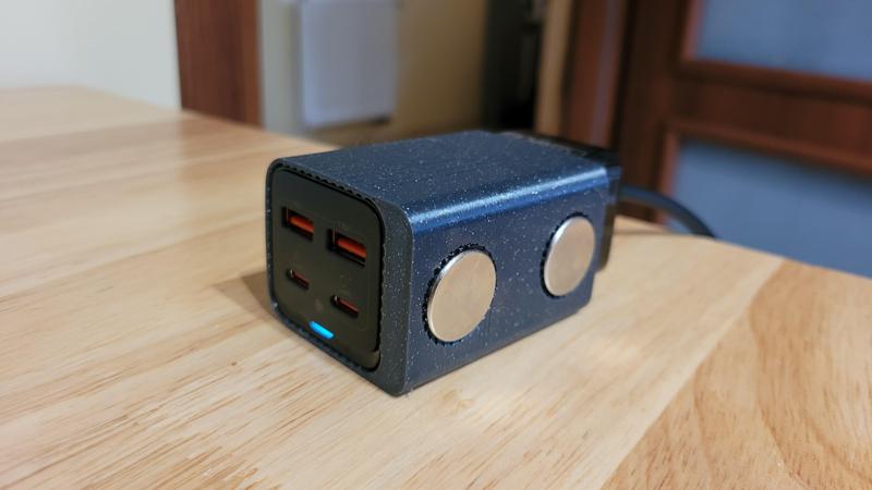 Baseus 100W desktop charger magnetic mount