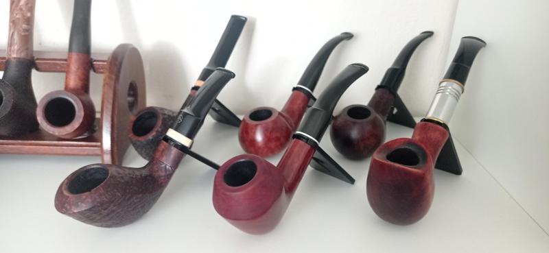 Smoking pipe stand