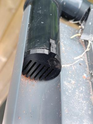 Greenhouse horizontal gutter filter