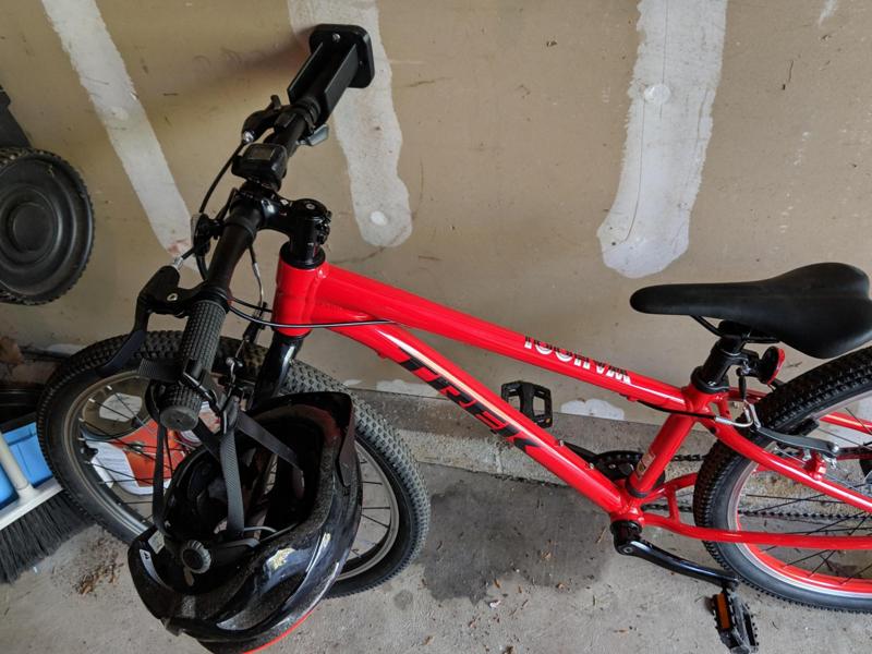 Bicycle handlebar rest